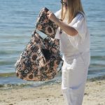 Beach cosmetic bag 'Blue Sunflower' - Image 5