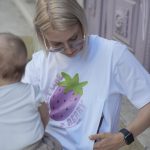 T-shirt θηλασμού 'Sweet Like a Berry' - Λευκή - Image 5