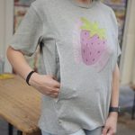 Nursing T-shirt 'Sweet Like a Berry' - Grey - Image 12