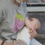 Nursing T-shirt 'Sweet Like a Berry' - Grey - Image 15
