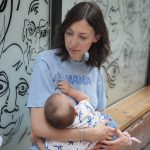 Nursing T-shirt 'MAMA' - Image 6
